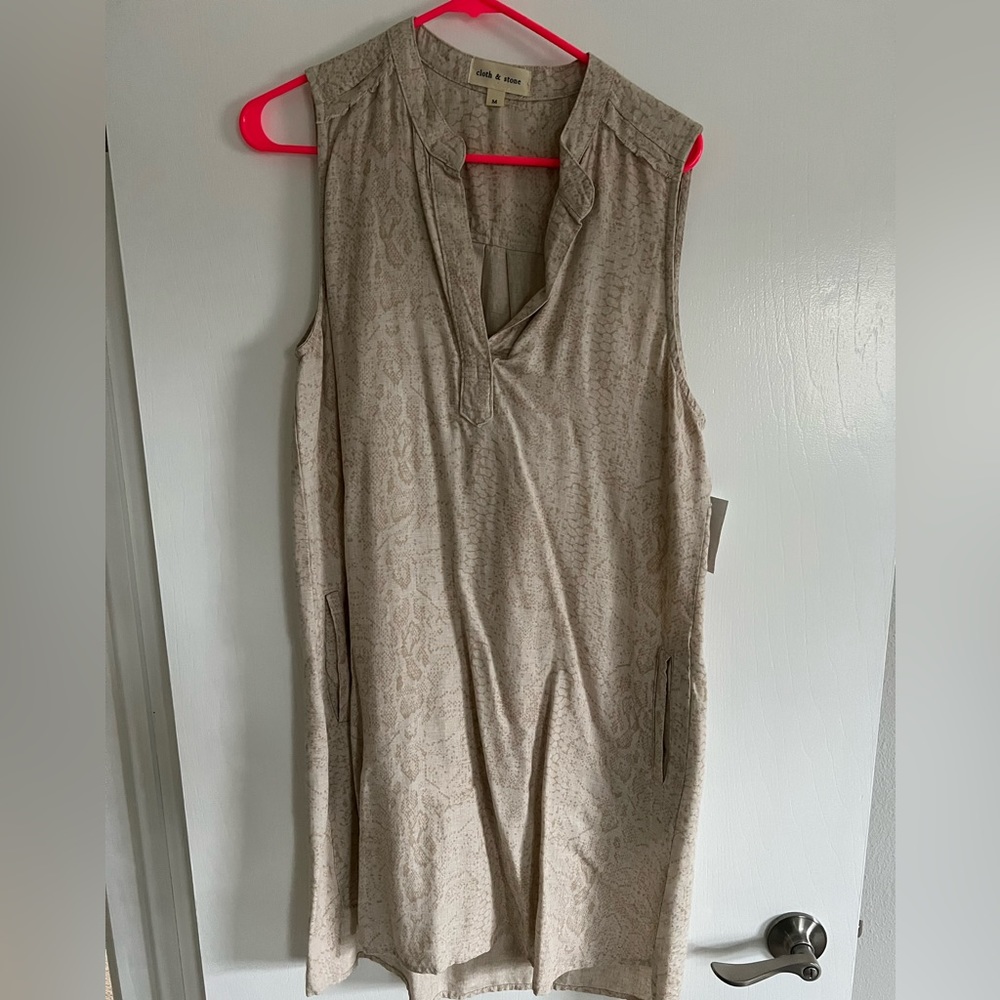 Cloth & Stone print dress. Size medium. Thicker material.